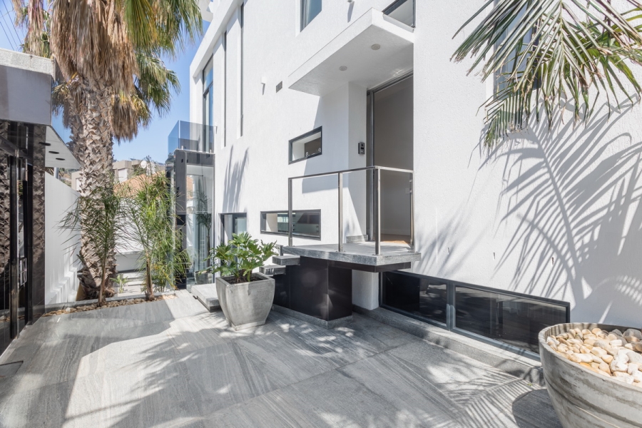 6 Bedroom Property for Sale in Bantry Bay Western Cape